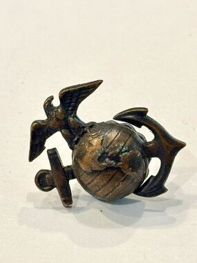 Vintage USMC Marine screwback pin (EGA eagle globe anchor)